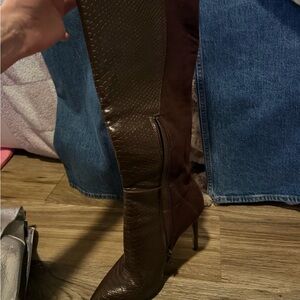 ALDO Sophialalaan Brown Knee-High Suede Boot